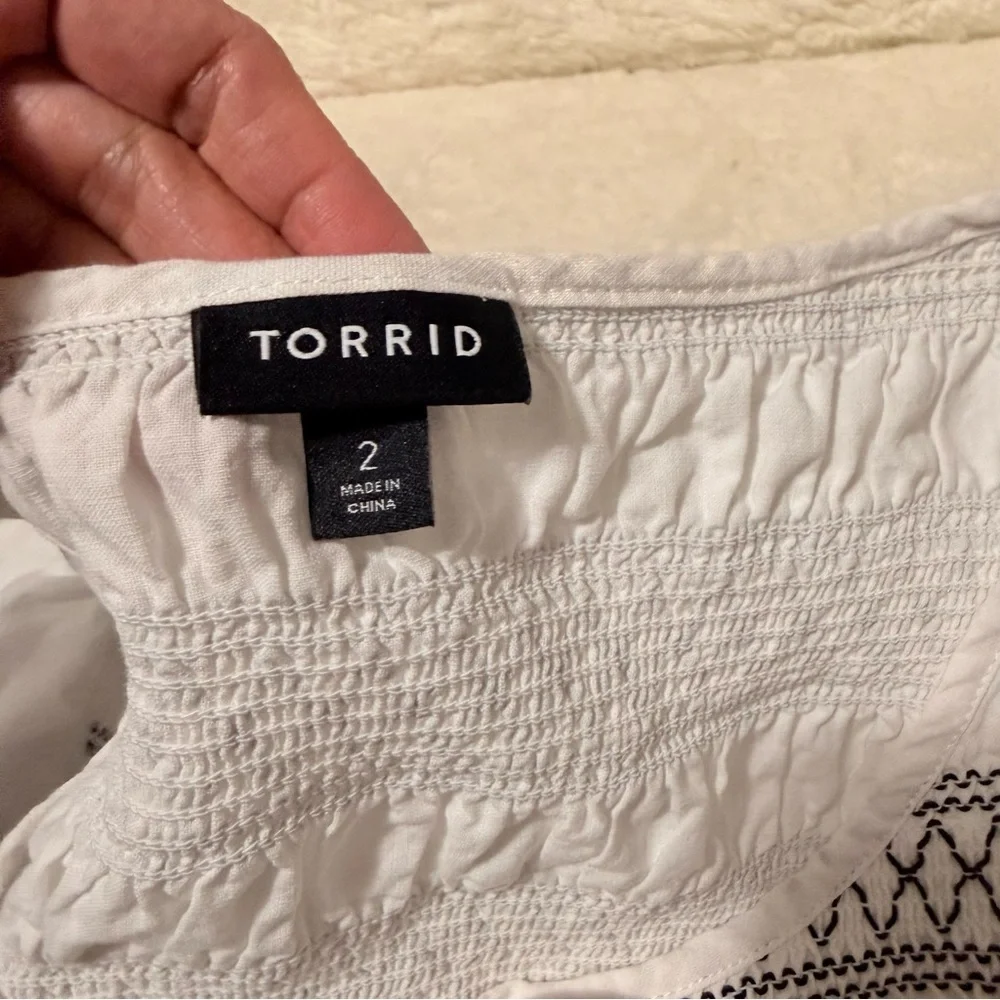 Torrid Blouse Stretchy Ruch Design - Picture 6 of 7